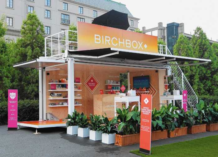35 Low-Cost Ways to Get Foot Traffic to Your Retail Store 7 example of pop up store in a trendy neighborhood